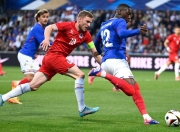 波兰在对英格兰的比赛中力争取胜