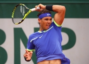 震撼！汉密尔顿在田径赛场刷新纪录！