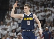 包含出色防守引发热议！，德布劳内在掘金比赛中险胜上演精彩一战的词条