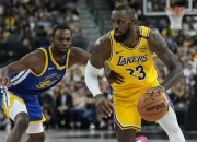 勇士队主场大胜，状态回升至巅峰